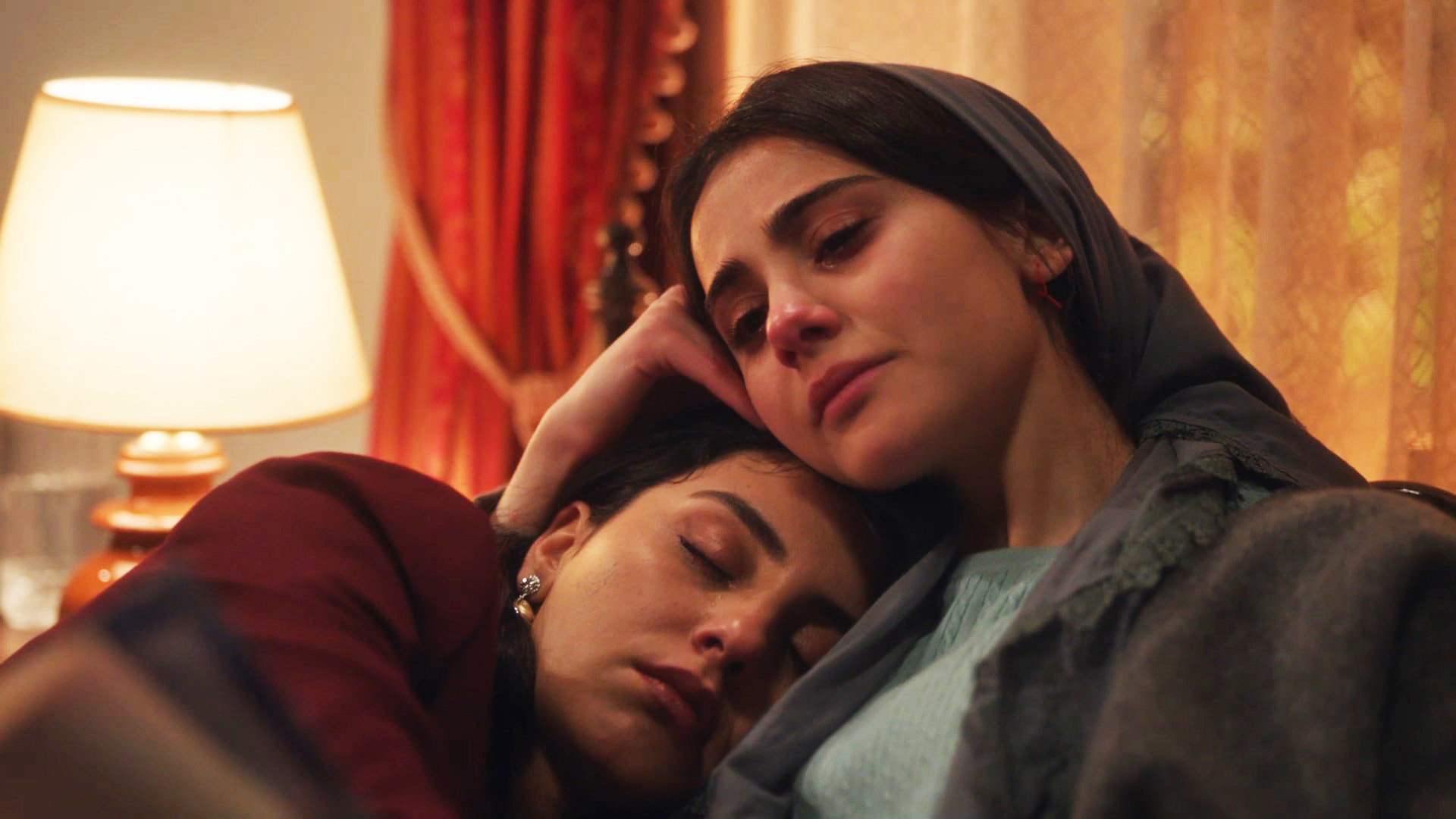 Feride Geçmişin Ağırlığını Yaşıyor!