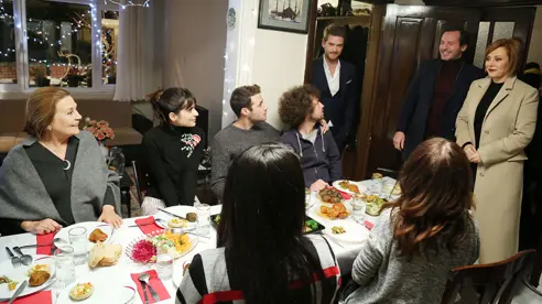 Mutlu Aile Yemeği Mutlu Aile Yemeği