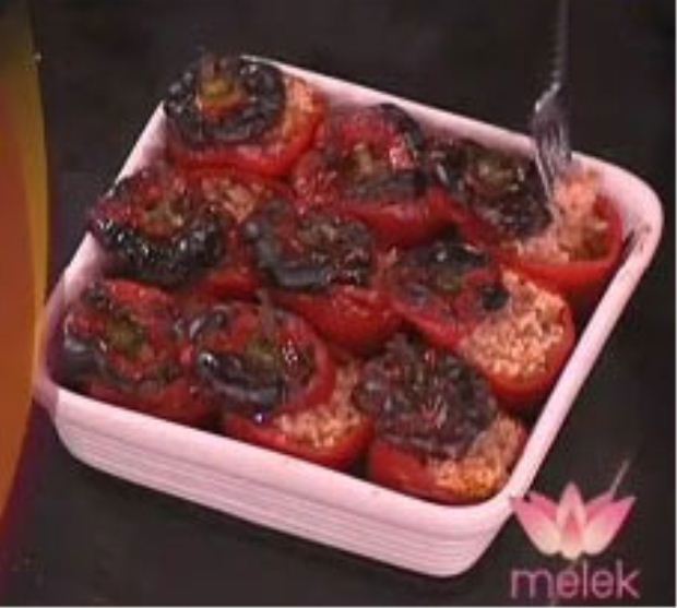 Fırında Kırmızı Biber Dolması