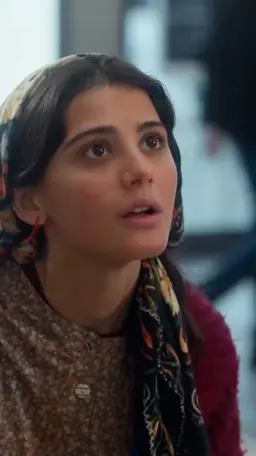 Dicle Yürüyen Merdivenden Korktu!