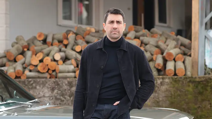 Çağlar Etruğrul  ‘Çirkin'de İzleyiciyle Buluşuyor!