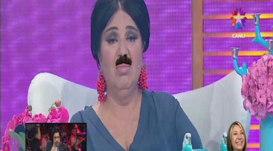 Nur Yerlitaş'a Bülent İnal bıyığı