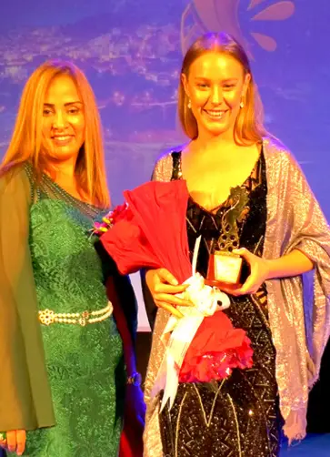 Şeyma Korkmaz Ortadoğu ve Kuzey Afrika’nın ‘En iyi kadın oyuncusu' seçildi... Şeyma Korkmaz Ortadoğu ve Kuzey Afrika’nın ‘En iyi kadın oyuncusu' seçildi...