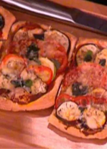 Üç Renkli Pizza Börek Üç Renkli Pizza Börek