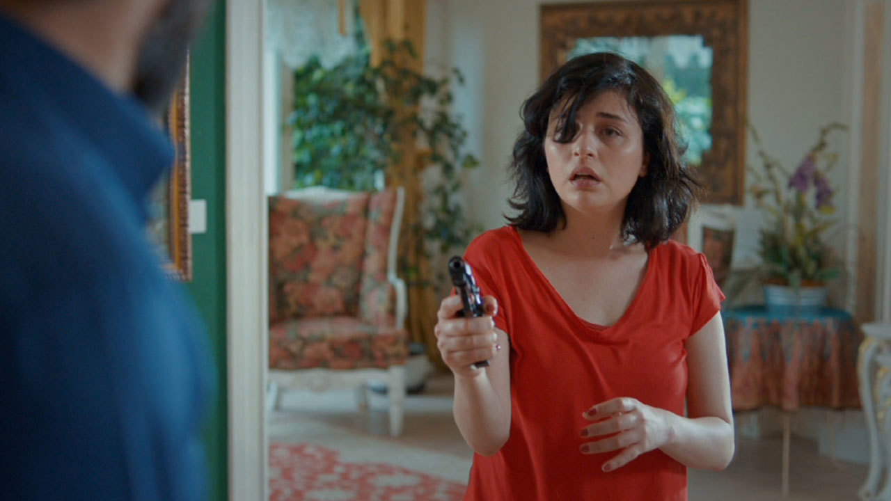 Şule, Cengiz'i vuruyor! İşte nefeslerin tutulduğu o anlar!
