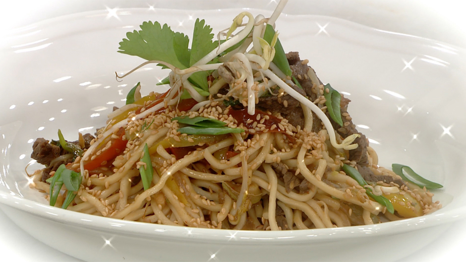 Tatlı Ekşi Soslu Etli Noodle Tarifi