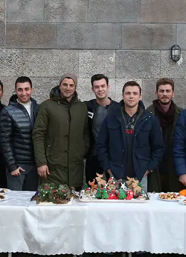 Star'dan Söz'ün Starlarına Tatlı Sürpriz Star'dan Söz'ün Starlarına Tatlı Sürpriz