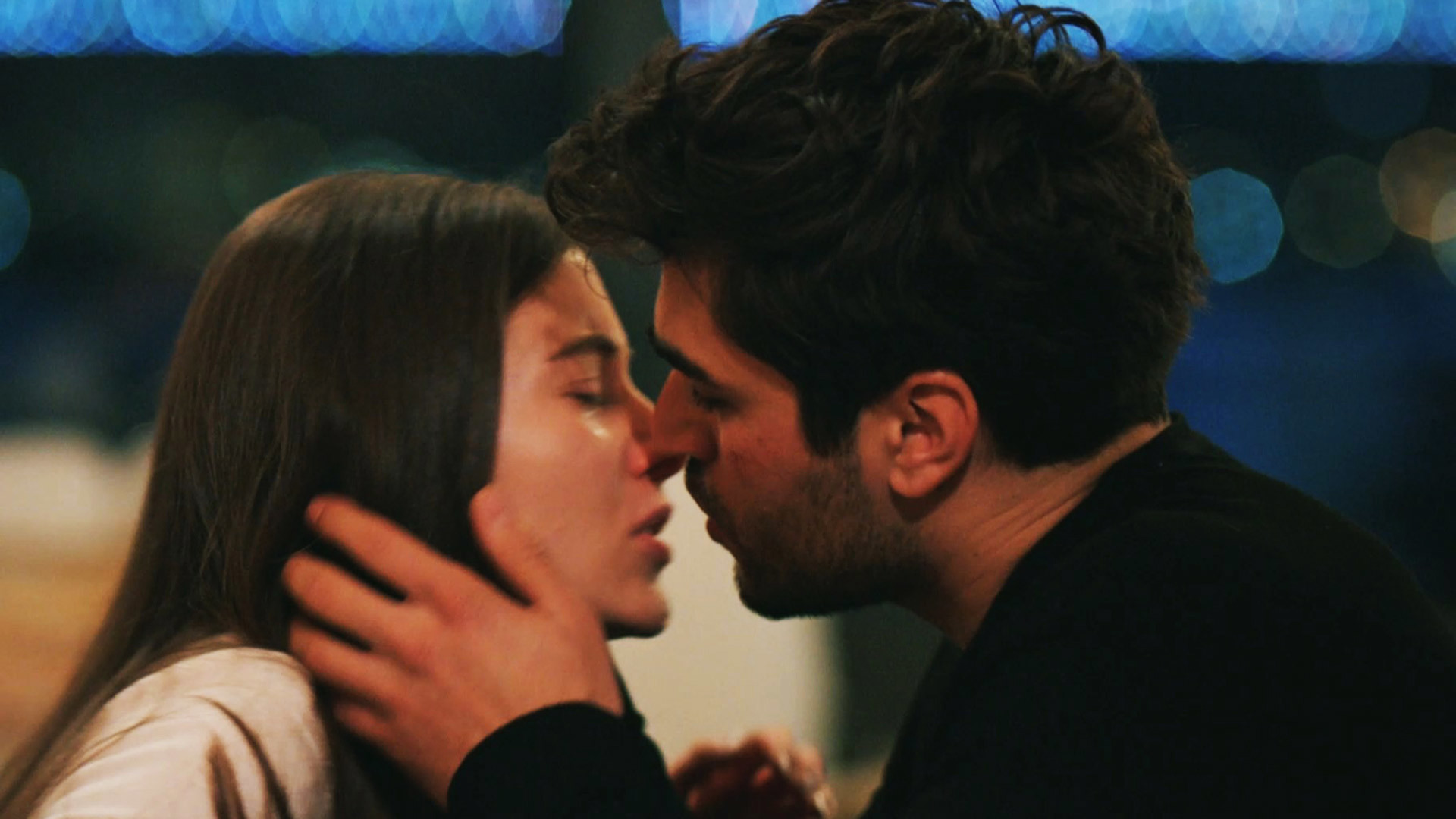 Yalı Çapkını Ferit ve Suna Dudak Dudağa! Tek Parça Full HD İzle | Star TV