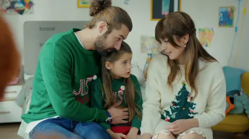 Kayra kardeşini kabulleniyor Kayra kardeşini kabulleniyor