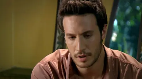 Selim 'Islak Islak'ı söylüyor Selim 'Islak Islak'ı söylüyor