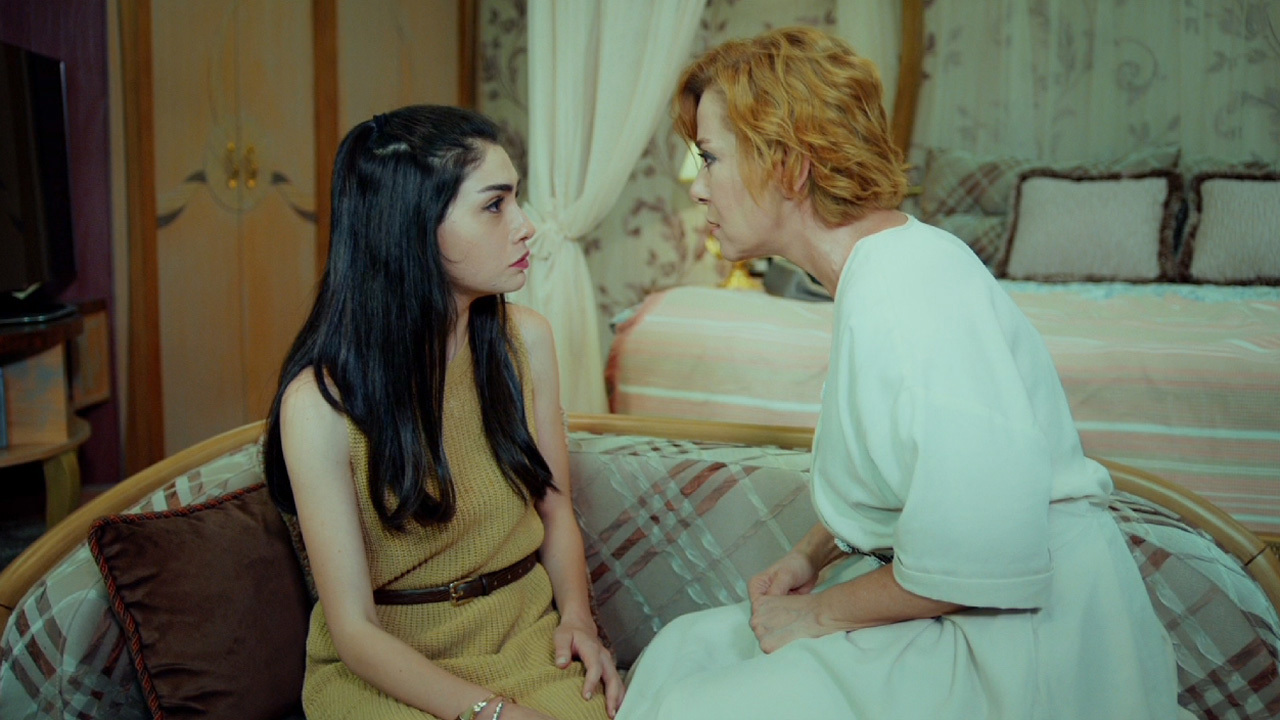 Cansu, annesinin kendisini neden suçladığını öğreniyor!
