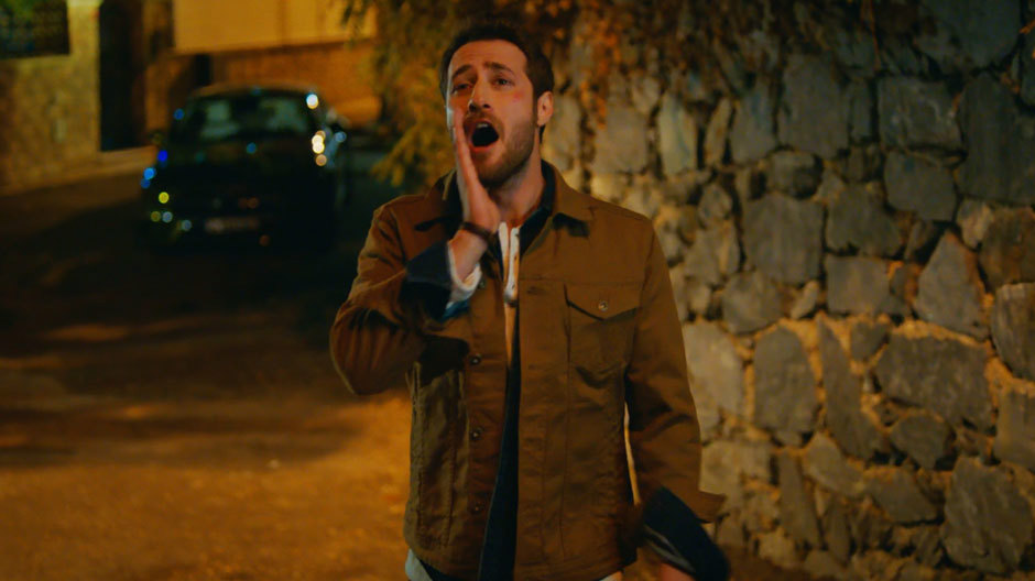 Sarp Leyla'nın Kapısına Dayanıyor