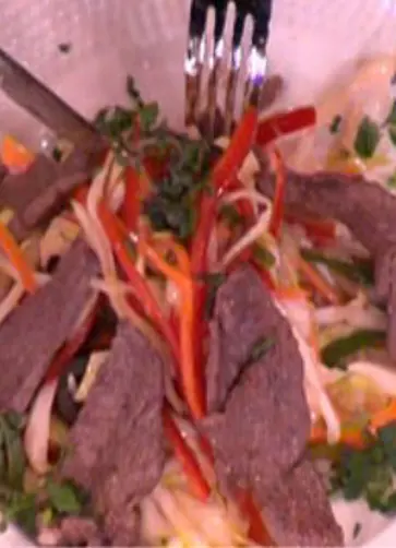 Etli ve Renkli Lahana Salatası Etli ve Renkli Lahana Salatası
