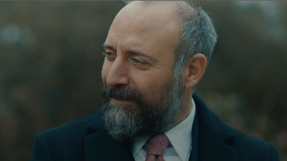 Babil'in 'Profesör'ü Halit Ergenç!