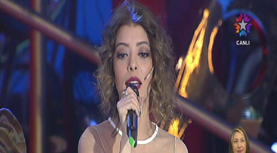 Selin Şekerci'den muhteşem 'SummerTime' performansı!