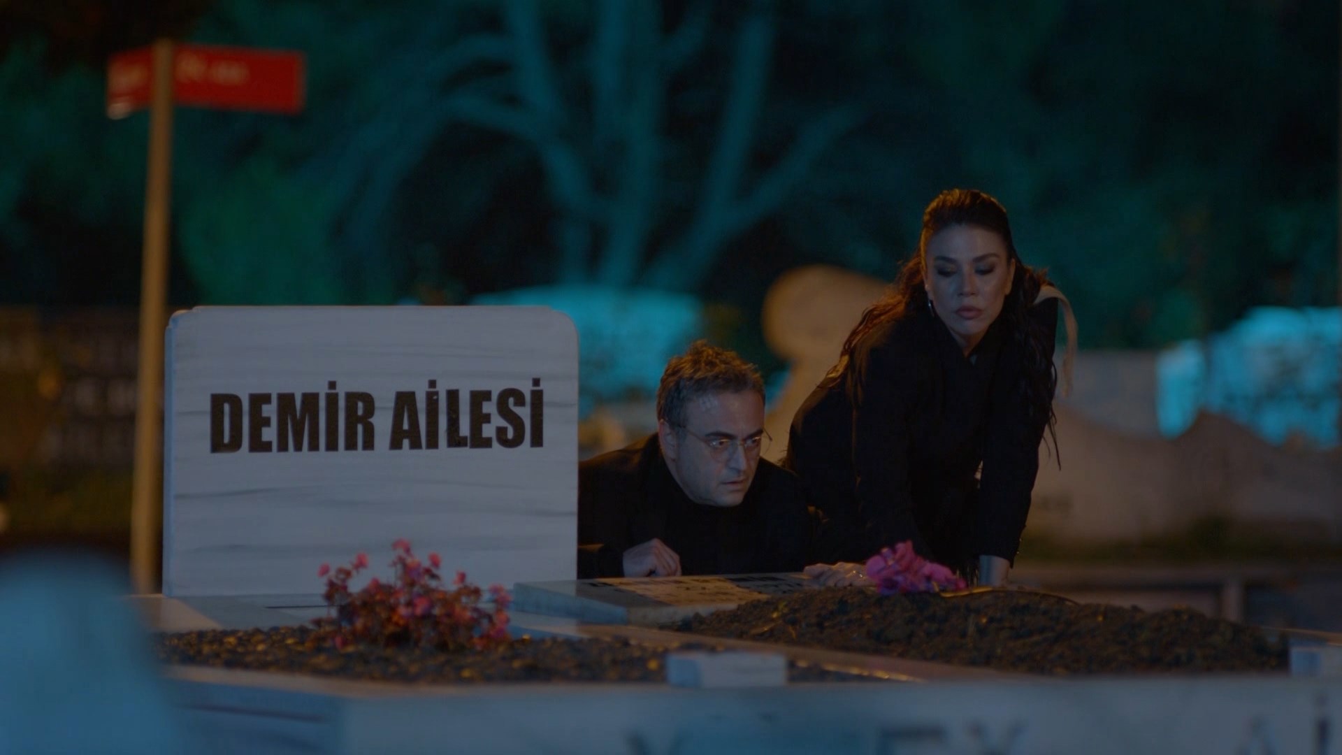 Yaşarken Yeterince Utandık