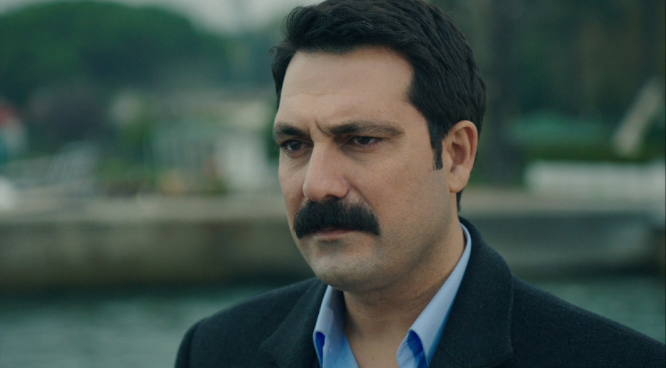 'Gönlüm duvarda, astığım yerde hala'