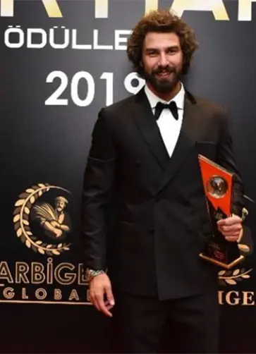 Furkan Palalı'ya Ödül! Furkan Palalı'ya Ödül!