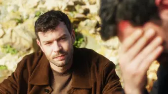 Civan, Derya'yı Sakladığı Mağarayı Erkan'a Gösteriyor