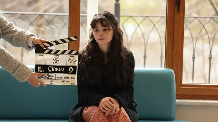Derya Pınar Ak ‘Çirkin’ Oluyor!