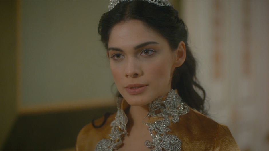 'O hatun bu saraydan gidecek!'