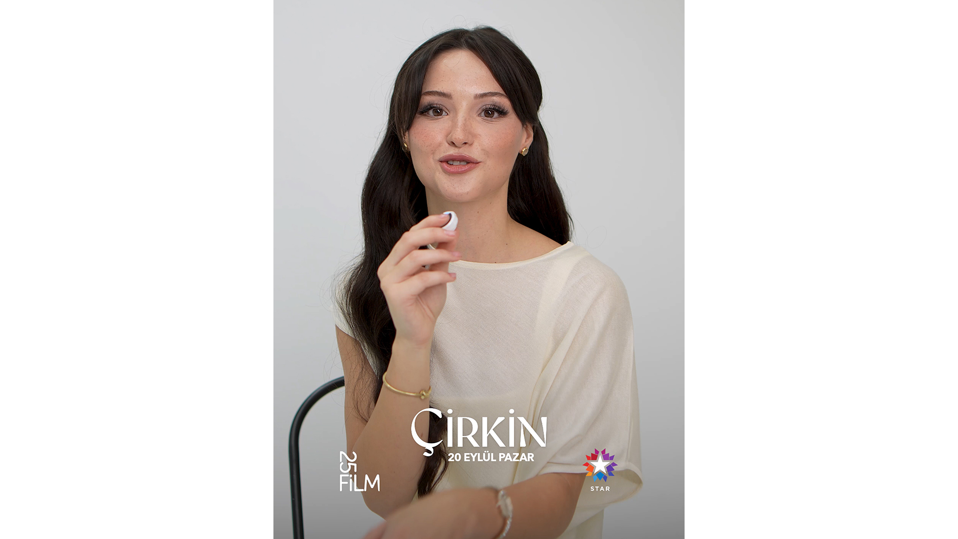 Derya Pınar Ak'tan ‘Çirkin'in Yeni Sezonuna Dair İpuçları!