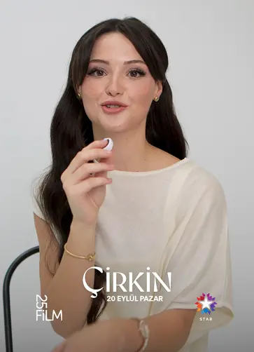Derya Pınar Ak'tan ‘Çirkin'in Yeni Sezonuna Dair İpuçları! Derya Pınar Ak'tan ‘Çirkin'in Yeni Sezonuna Dair İpuçları!