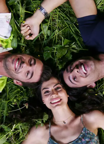 Çilek Kokusu 24 Haziran Çarşamba 20.30'da Star'da başlıyor! Çilek Kokusu 24 Haziran Çarşamba 20.30'da Star'da başlıyor!