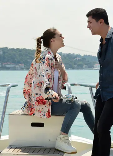 Faruk ve Süreyya’nın Romantik Boğaz Gezisi Faruk ve Süreyya’nın Romantik Boğaz Gezisi