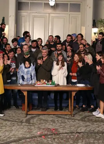 Star'dan İstanbullu Gelin'in Starlarına Tatlı Sürpriz Star'dan İstanbullu Gelin'in Starlarına Tatlı Sürpriz