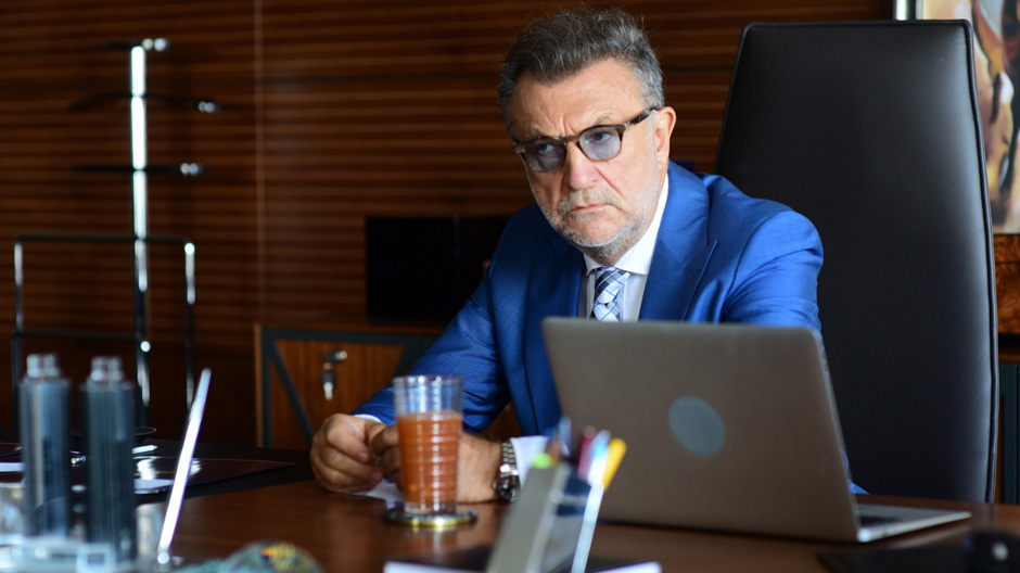 Sevilen oyuncular Tamer Levent ve Murat Aygen'in setten ilk kareleri...