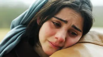 Dicle Gözyaşları İçinde Ablasının Mezarına Kavuşuyor