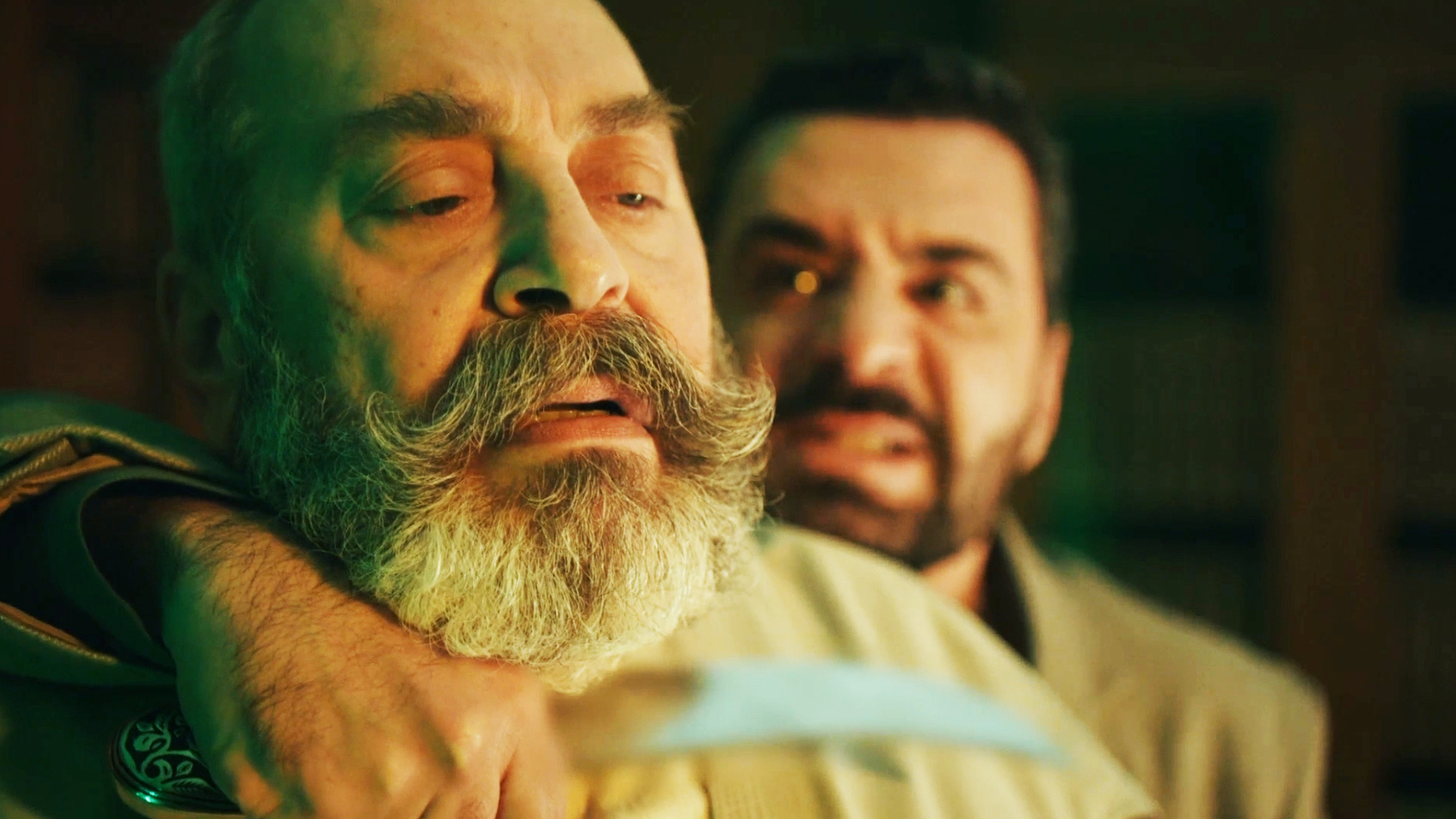 Tahir, İzzet'i Rehin Aldı!