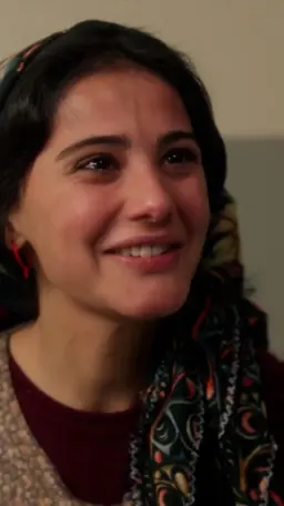 Eskilerle Büyüyen Genç Kızın İlk Yeni Elbisesi