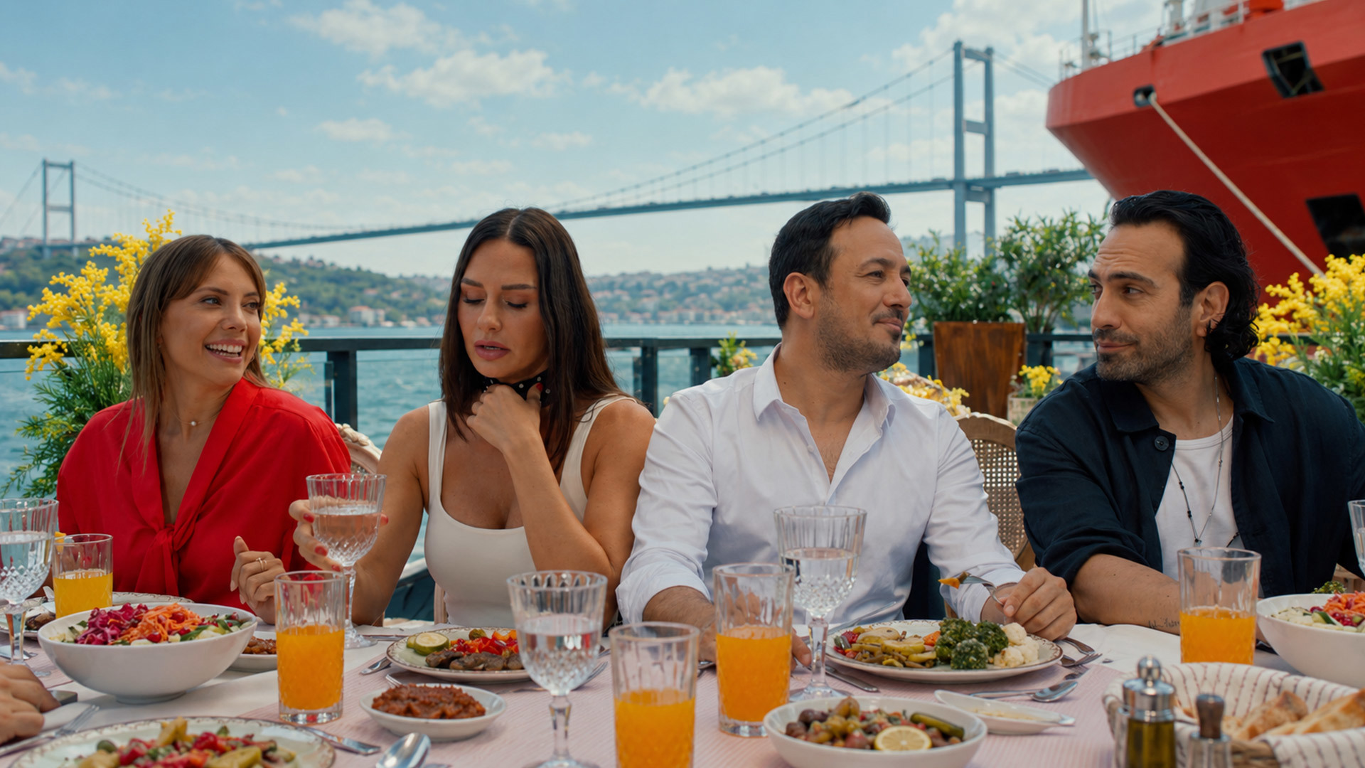 Sosyete Masasında Gerilim!